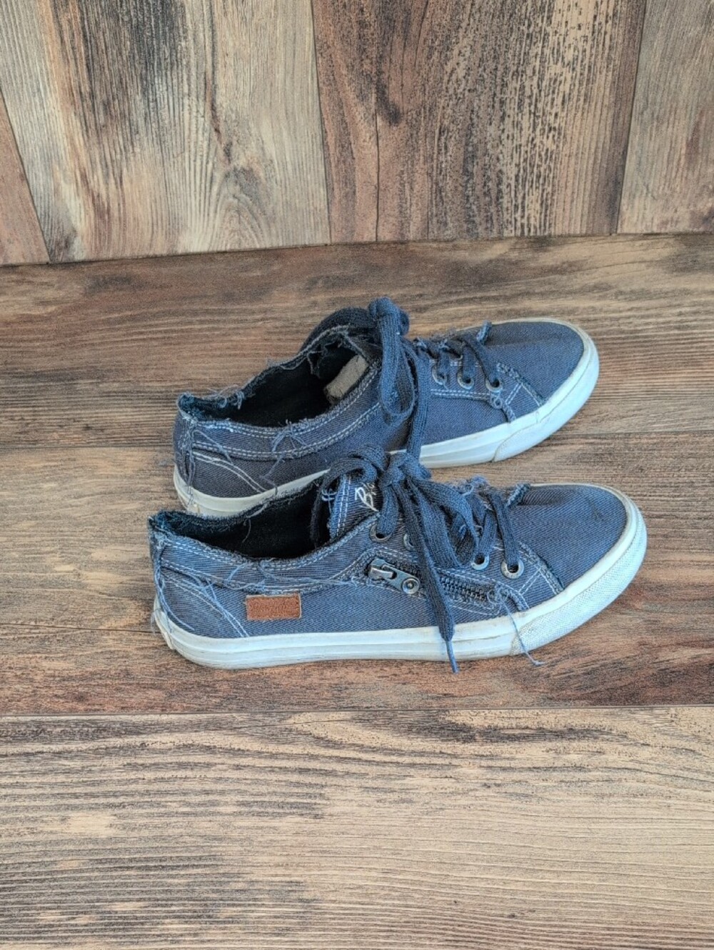 Blowfish Malibu Foxie Distressed Navy Canvas Lace-Up Sneakers 7        583A